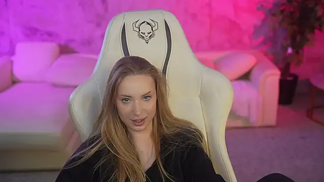 Linda054 online show from 8, 10, 2025