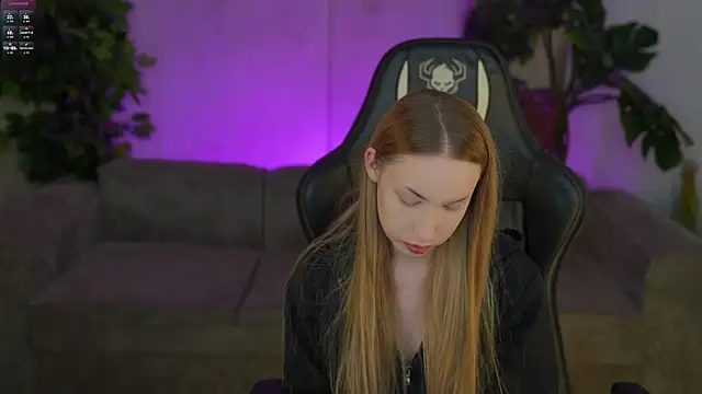 Linda054 online show from 2, 11, 2025