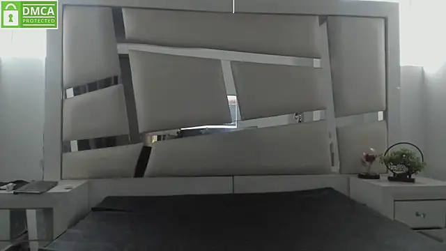 chrystal js online show from 5, 2, 2026