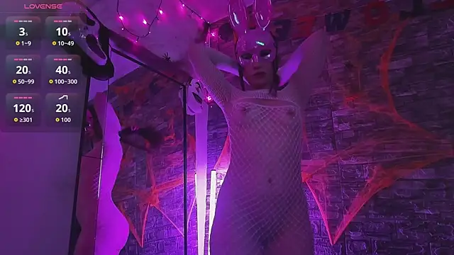 HotCouple 697 online show from 18, 10, 2025