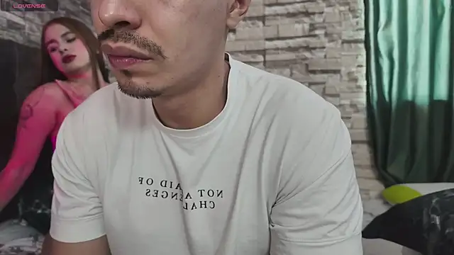 HotCouple 697 online show from 19, 3, 2026