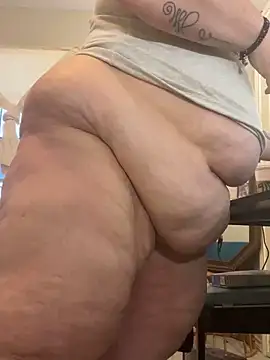 MsStrawbooty online show from 28, 2, 2025