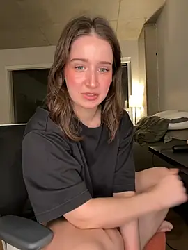 Snapshot of nerdynina chatting on 13, 11, 2025 nerdynina online show from 13, 11, 2025