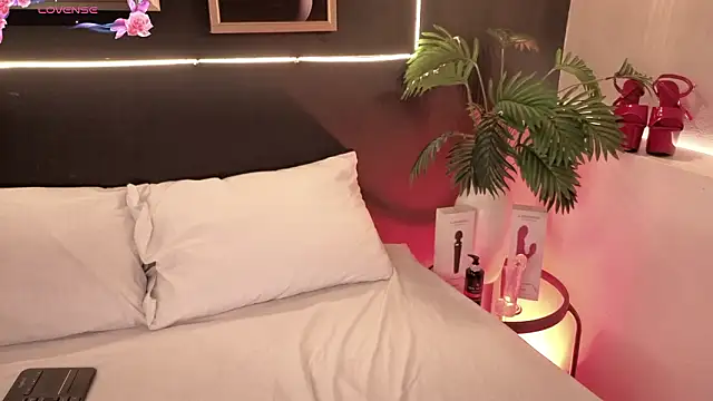 samanthaevanss1 online show from 4, 2, 2026