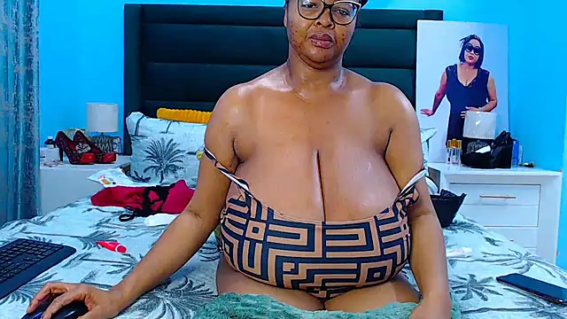 Snapshot of GoddessTitts chatting on 7, 7, 2026 GoddessTitts online show from 7, 7, 2026