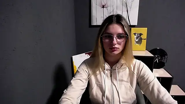 lady olivia  online show from 28, 4, 2026