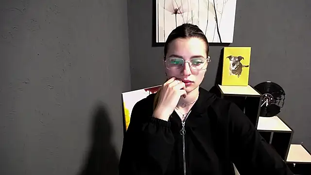 lady olivia  online show from 15, 5, 2026