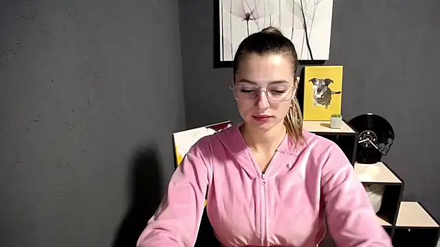 lady olivia  online show from 16, 9, 2025