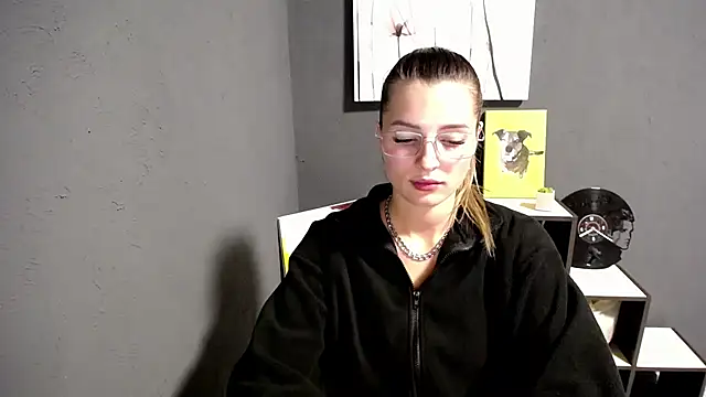 lady olivia  online show from 23, 9, 2025