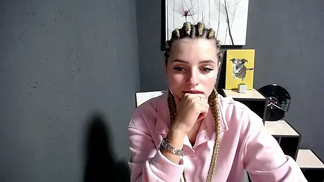 lady olivia  online show from 14, 10, 2025