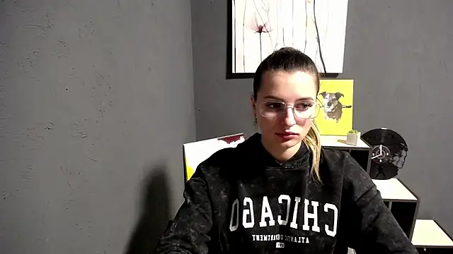 lady olivia  online show from 17, 11, 2025