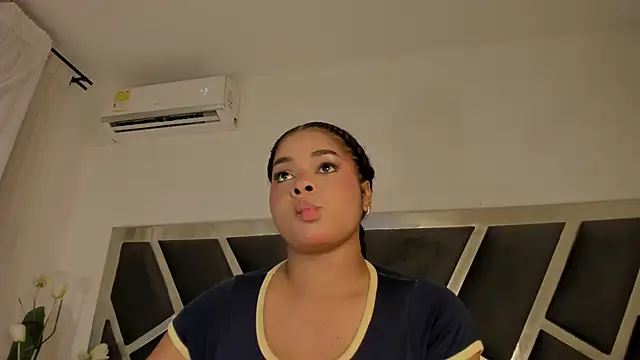 Snapshot of Samanntha_Rose chatting on 1, 6, 2026 Samanntha Rose online show from 1, 6, 2026