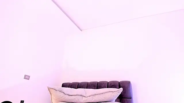 Alisson zambrano online show from 16, 4, 2026