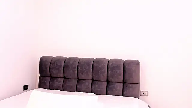 Alisson zambrano online show from 11, 7, 2026