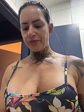 YasmimBrasil online show from 5, 5, 2026