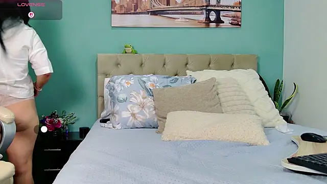 yanella fire online show from 4, 10, 2025