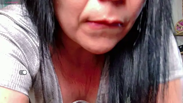 yanella fire online show from 18, 4, 2026