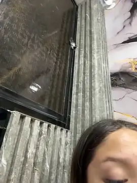 Snapshot of Victoria_Adams14 chatting on 8, 11, 2025 Victoria Adams14 online show from 8, 11, 2025