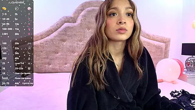 Snapshot of Victoria_Adams14 chatting on 14, 3, 2025 Victoria Adams14 online show from 14, 3, 2025