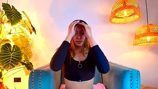 Snapshot of Victoria_Adams14 chatting on 18, 3, 2025 Victoria Adams14 online show from 18, 3, 2025