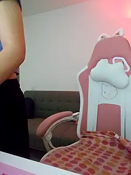 azumiichan online show from 10, 4, 2026