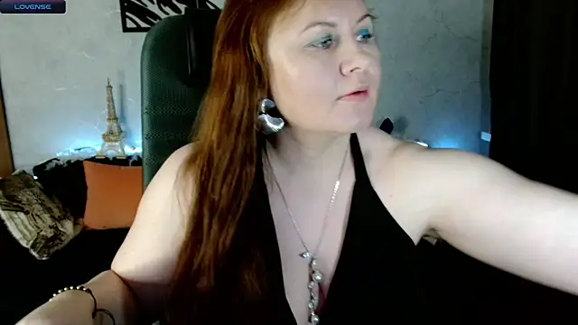 Nikki March online show from 11, 11, 2025