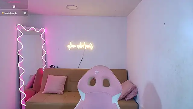 Snapshot of Chiara_tay chatting on 7, 3, 2025 Chiara tay online show from 7, 3, 2025