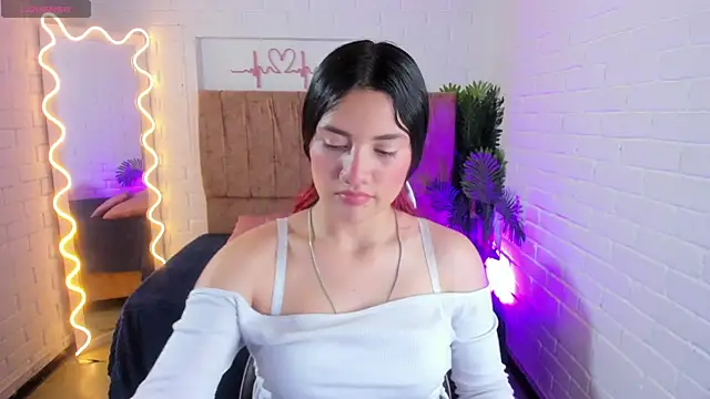 Snapshot of Chiara_tay chatting on 2, 10, 2025 Chiara tay online show from 2, 10, 2025