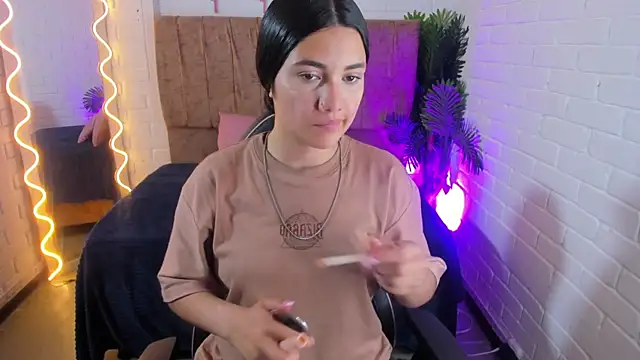 Snapshot of Chiara_tay chatting on 3, 10, 2025 Chiara tay online show from 3, 10, 2025