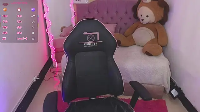 Snapshot of Chiara_tay chatting on 8, 11, 2025 Chiara tay online show from 8, 11, 2025