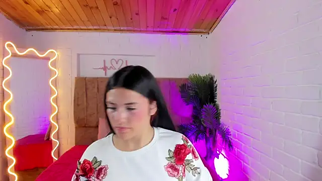 Snapshot of Chiara_tay chatting on 15, 10, 2025 Chiara tay online show from 15, 10, 2025