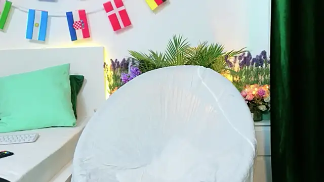 Snapshot of zoey_marie chatting on 5, 7, 2026 zoey marie online show from 5, 7, 2026