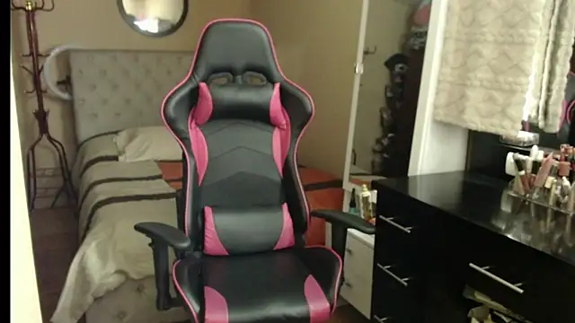 Carol Scottt online show from 22, 10, 2025