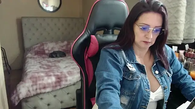 Carol Scottt online show from 4, 6, 2026