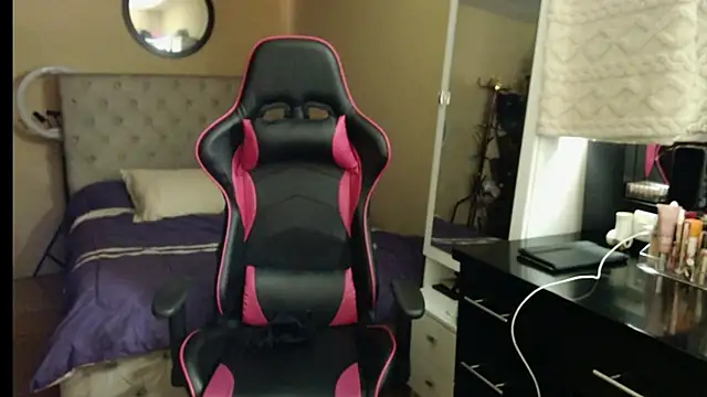 Carol Scottt online show from 4, 10, 2025