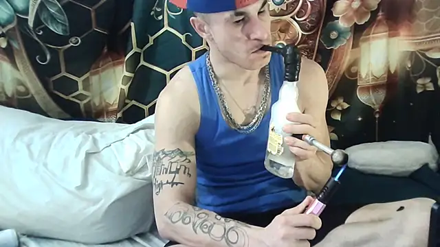 Snapshot of --D-a-D-D-y- chatting on 28, 11, 2025 --D-a-D-D-y- online show from 28, 11, 2025