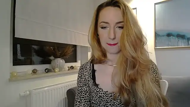 Snapshot of JulietteDiamond chatting on 12, 3, 2025 JulietteDiamond online show from 12, 3, 2025