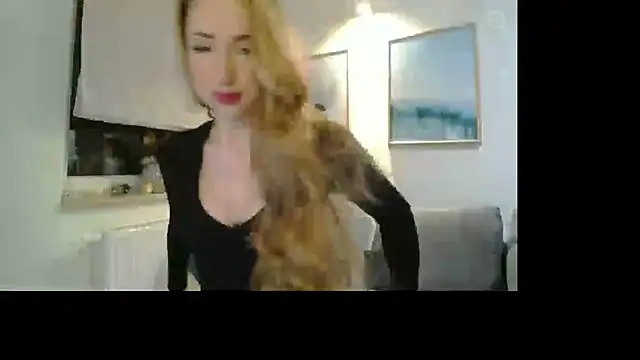 Snapshot of JulietteDiamond chatting on 7, 3, 2025 JulietteDiamond online show from 7, 3, 2025