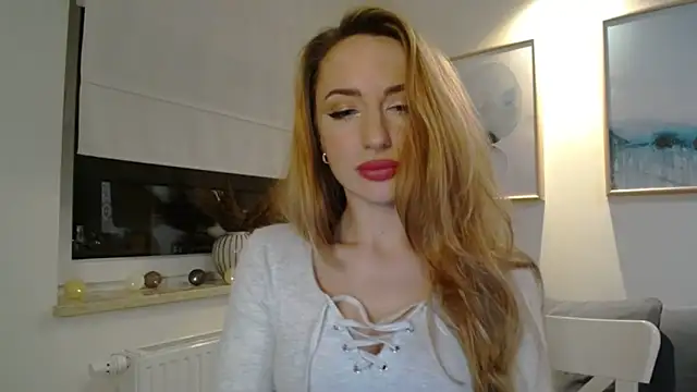 Snapshot of JulietteDiamond chatting on 11, 3, 2025 JulietteDiamond online show from 11, 3, 2025