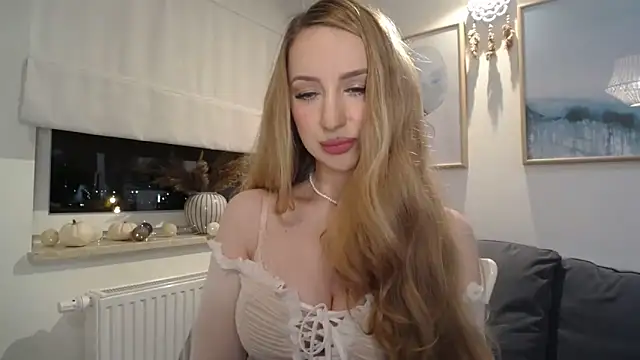 Snapshot of JulietteDiamond chatting on 4, 11, 2025 JulietteDiamond online show from 4, 11, 2025