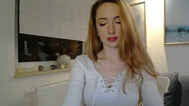 Snapshot of JulietteDiamond chatting on 11, 3, 2025 JulietteDiamond online show from 11, 3, 2025