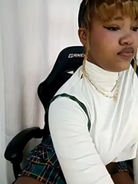 Snapshot of charmainexxx chatting on 4, 11, 2025 charmainexxx online show from 4, 11, 2025