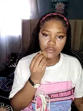 Snapshot of charmainexxx chatting on 15, 10, 2025 charmainexxx online show from 15, 10, 2025