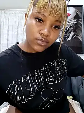 Snapshot of charmainexxx chatting on 7, 11, 2025 charmainexxx online show from 7, 11, 2025