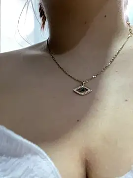 SophiaLaurens online show from 9, 3, 2025