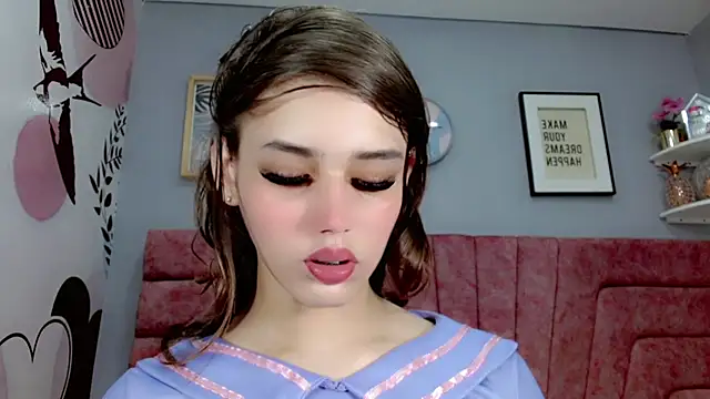 ValeriaAguilar online show from 13, 2, 2025