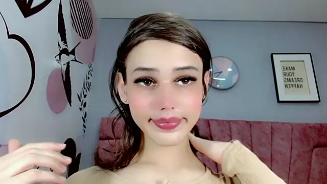 ValeriaAguilar online show from 19, 2, 2025