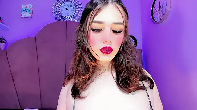 ValeriaAguilar online show from 10, 10, 2025