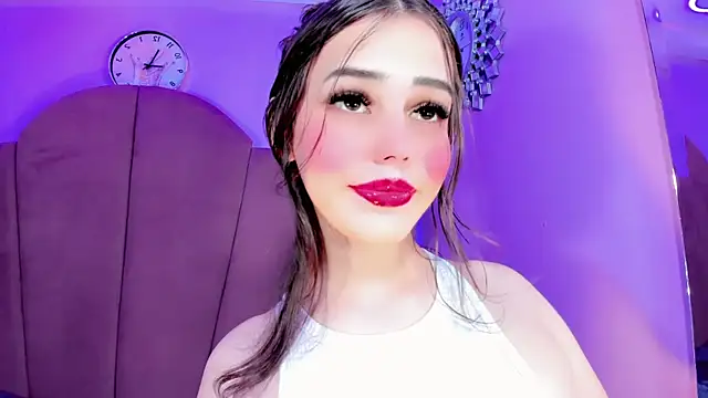 ValeriaAguilar online show from 28, 9, 2025