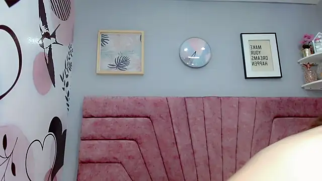 ValeriaAguilar online show from 15, 2, 2025